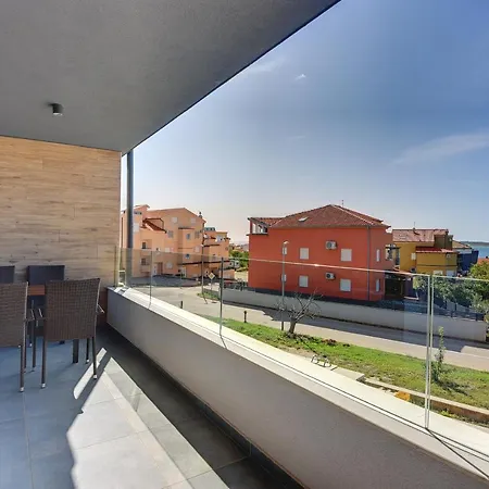 Gray House Apartment Medulin